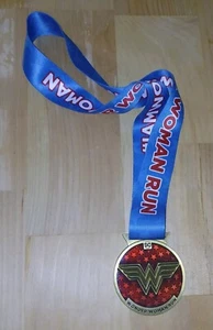 DC Comics Wonder Woman Run Series Medal With Lanyard Bronze Enameled 3" - Picture 1 of 2