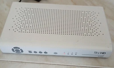 decoder sky hd  LEGGE TUTTE LE SCHEDE IN HD mod.ds831ns senza accessori  - Bild 1 von 4