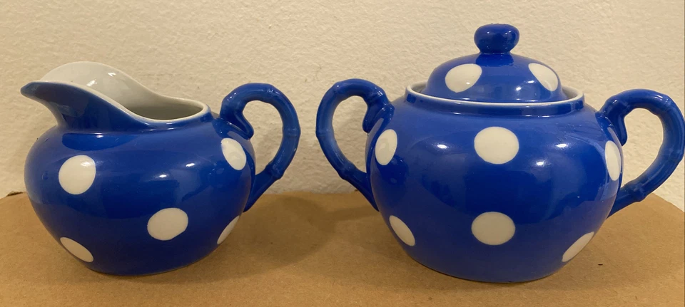 Azucarero y crema a lunares con asas de bambú puntos blancos sobre azul hecho en Japón Foto 1 de 4