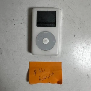 Apple iPod Classic A1059 White 5th Generation 2.5" LCD Portable MP3 Media Player - Picture 1 of 8