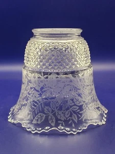 Aplique colgante vintage con pantalla de lámpara de diamante prensado y vidrio floral grabado - Imagen 1 de 5