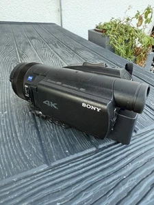 Sony FDR-AX700 Cam + Viel Zubehör - Bild 1 von 14