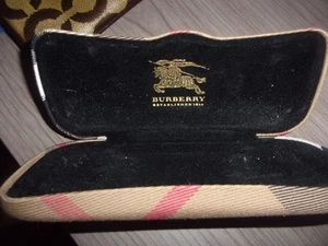 Estuche rígido a cuadros Burberry para gafas de sol - Imagen 1 de 3