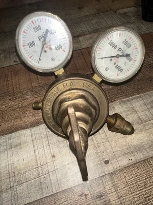 Regulador de gas comprimido Uniweld 592H 0-4000 PSI - nitrógeno marcado Foto 1 de 4