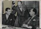 1952 Press Photo Stevenson confers with Tobin and Wyatt during meeting