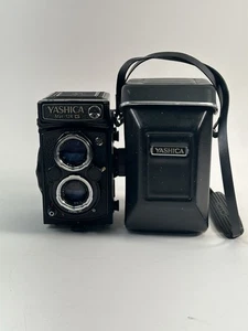 Cámara fotográfica mediana vintage Yashica Mat 124G 6x6 TLR con estuche - Imagen 1 de 18