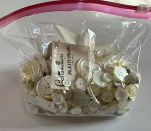 Vintage Lot of White, Pearl & Cream Buttons In Various Shades Types & Sizes - Picture 1 of 10