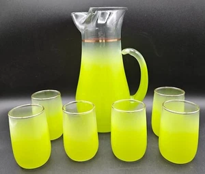 Jarra esmerilada verde lima Blendo Barware MCM West VA de colección con 6 vasos borde dorado - Imagen 1 de 23