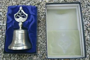 VINTAGE 82 COLLECTIBLE CROWN & ROSE PEWTER 5TH CHRISTMAS BELL NEW OLD STOCK MIB - Picture 1 of 8