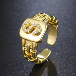 Anillo ajustable de circón con correa de reloj enchapada en oro de 18 quilates con letra S - Imagen 1 de 6
