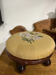 Antique Victorian Wood foot Stool Ottoman Yellow Daisy Floral Needlepoint Round - Picture 1 of 9