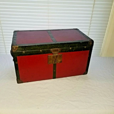 Vintage Children’s Doll Trunk, English 1950’s Paper Lining, Original Tray Cover