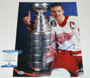 RED WINGS STEVE YZERMAN SIGNED 1997 STANLEY CUP CHAMPION 11x14 PHOTO BECKETT COA - Picture 1 of 2