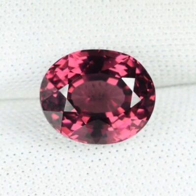 4.27 ct LUSTROUS NICE PURPLE PINK / NATURAL RHODOLITE GARNET - Oval See Vdo BL - Image 1 of 2
