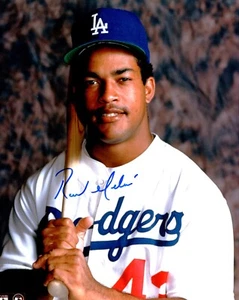 Raul Mondesi Signed LA Dodgers 8x10 inch Photo + COA * Auto * Vintage * Licensed - Picture 1 of 2