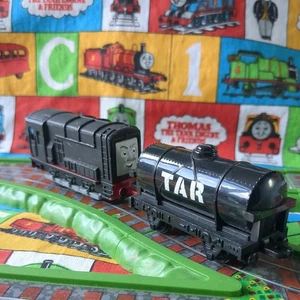 Ertl seltene Diesel & Tar U Kupplung Versionen Thomas der Panzer Motor Oldtimer 2001 - Bild 1 von 16