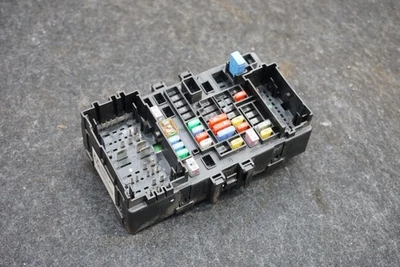 Оригинальная коробка реле предохранителей передней кабины 23200661 Cadillac Escalade ESV 2015-20 - Изображение 1 из 4