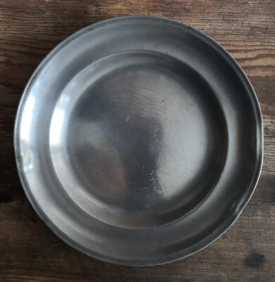 ANCIENNE ASSIETTE en ETAIN - XVIII ou XIXème - Poinçons - Photo 1/4