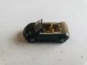 HO Scale Volkswagen Bug Convertible - Picture 1 of 6