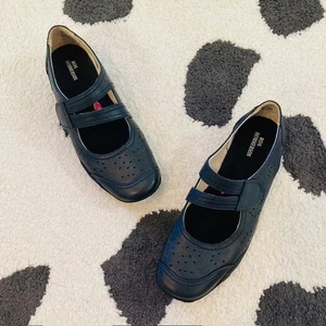 NEW $130 Ros Hommerson Womens 7 N Narrow Chelsea Navy Mary Jane Comfort Flats - Picture 1 of 12