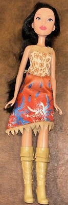 Muñeca Hasbro Disney Princess Pocahontas Royal Shimmer Fashion 2015 11" Foto 1 de 4