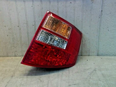 Luz trasera lateral derecha del pasajero Isuzu Axiom 2002 2003 2004  Foto 1 de 3