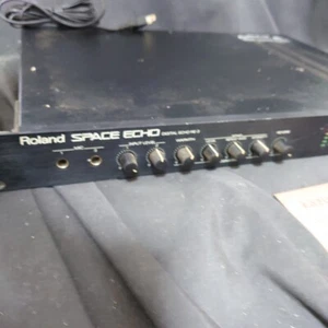 Roland RE-3 Digital Space Echo Delay Reverb Effects Rack Unit Tested Working - Picture 1 of 4