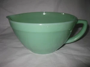 Vintage Fire-King Jadeite Green Glass Mixing Batter Bowl w/ Spout & Handle - Picture 1 of 12
