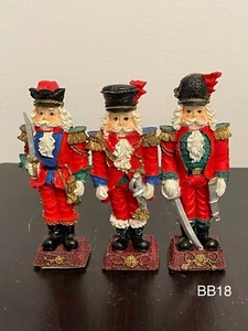 Lotto 3 soldatini schiaccianoci in resina figure alte 6" decorazioni natalizie - Foto 1 di 12