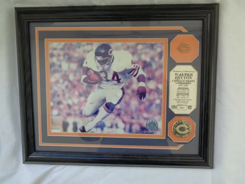 Walter Payton "Sweetness" Highland Mint Chicago Bears Team Pin Coin Wall Plaque Cover