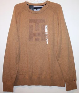 Suéter Tommy Hilfiger Para Hombres Marrón Camel TH Letterman Cuello Redondo NUEVO $119 Talla XL - Imagen 1 de 4