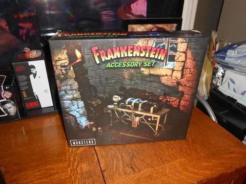 NECA UNIVERSAL MONSTERS FRANKENSTEIN ACCESSORY KIT BRAND NEW FREE SHIPPING!! Cover