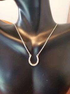 Hermoso collar de herradura de 16" de plata esterlina 925 con piedras transparentes - Imagen 1 de 4