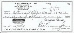 CORONEL R. W. CUNNINGHAM FIRMADO 1999 CHEQUE AUTÓGRAFO FAMOSO ASTRONAUTA DE LA NASA - Imagen 1 de 2