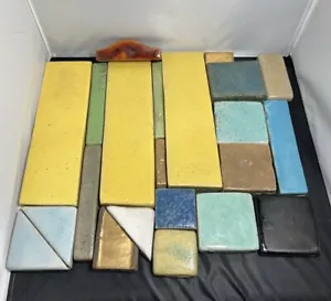 Lote De 22 Azulejos De Cerámica Mosaico Arte Esculpido A Mano Antiguos Artes Y Manualidades De Colección - Imagen 1 de 13