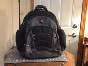 Swiss Gear Backpack Wenger Synergy Computer Shock Absorb Carry Straps Black Gray - Picture 1 of 10