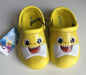 Nickelodeon Pinkfong Baby Shark Clogs Toddler Size 9/10 Unisex Yellow Slip-on - Picture 1 of 10