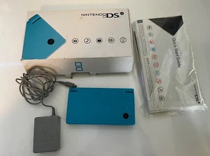 NINTENDO DSI LIGHT BLUE HANDHELD CONSOLE WITH CHARGER BOX AND PAPERWORK - Picture 1 of 4