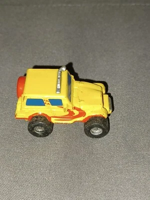 Micro Machines yellow Jeep Wrangler 4x4 Beach Patrol LifeGuard Security Red car - Image 1 of 4