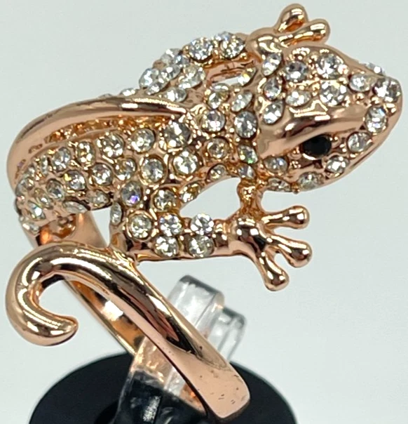 Anillo Lagarto Oro Rosa 18K Cubierto con Cristales Transparentes. Ojos de espinela negra. Talla 6 Foto 1 de 4