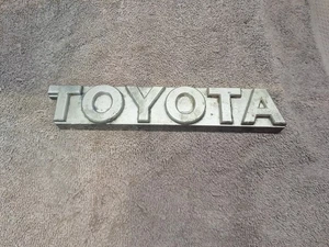 Vintage Toyota Pickup Truck Grill Emblem Badge Stick On 7.5" Used OEM  7087 ABS - Bild 1 von 8