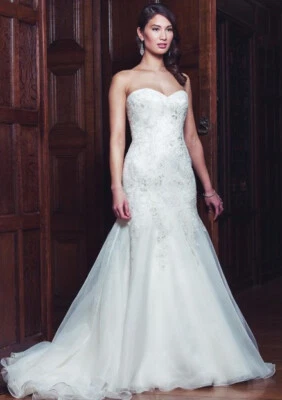 Gorgeous Augusta Jones Willa 12 white lace gown sweetheart strapless sample - Image 1 of 4