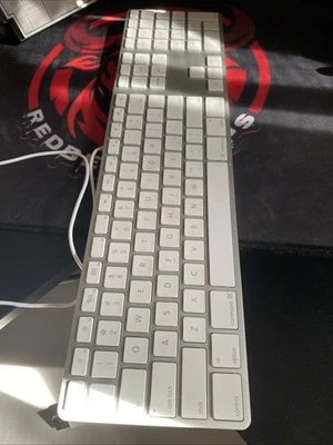 Teclado Apple USB con cable con teclado numérico - A1243 (HPB018277) Foto 1 de 4