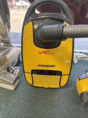 Vapamore MR-500 Vento Canister Vacuum Cleaner with Retractable Cord - Image 1 of 4