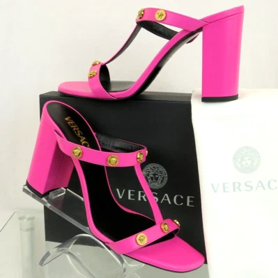 $1050 SANDALIAS VERSACE FUCSIA CUERO ROSA DORADO LOGOTIPO MEDUSA TACHUELAS ZAPATOS DE SALÓN MULA 40 Foto 1 de 4
