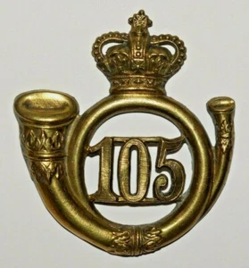 DISTINTIVI BERRETTO MILITARE BRITANNICO,105° Reggimento Fanteria Leggera di Piede Madras 1874-81 - Foto 1 di 2
