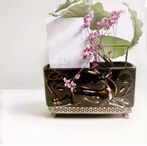 Maceta vintage de cerámica de ciervo/Giselle con patas de latón, dorado cepillado 9,5"X 5,25" - Imagen 1 de 8