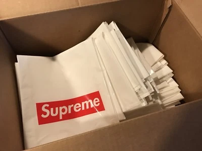 Bolsa de compras de plástico blanca Supreme logotipo de caja roja LOTE bogo tnf cdg Foto 1 de 4