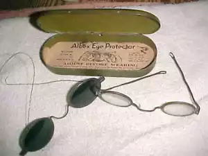 2 pr ANTIQUE EYEGLASSES - 1920 and 19thC - NARROW - CONVEX - NICE TIN - Picture 1 of 9