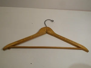 Vintage Holz Kleiderbügel Werbung Drei B Kleiderhaus Mode Delancey NYC - Bild 1 von 4